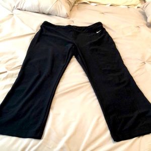 Nike yoga capris black size medium